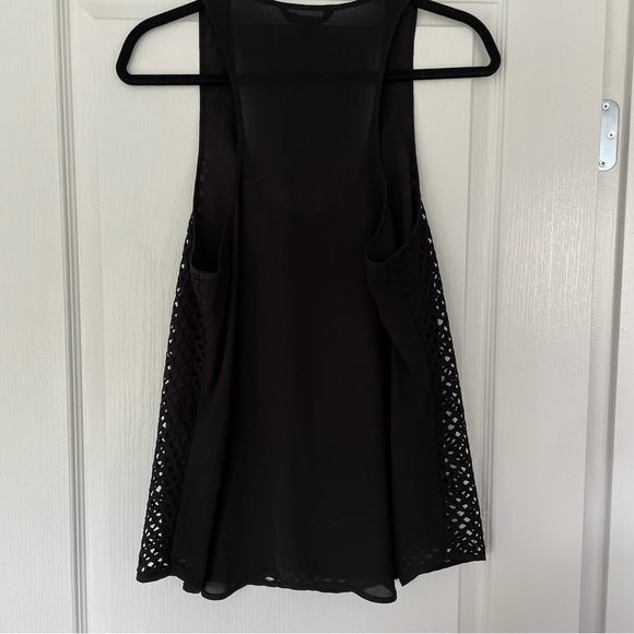 BANANA REPUBLIC | Lined Mesh Front Racer Back Tank - Size M - Picture 4 of 7